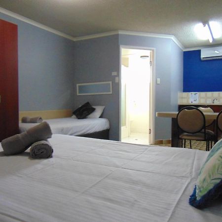 Rockhampton Court Motor Inn Bagian luar foto