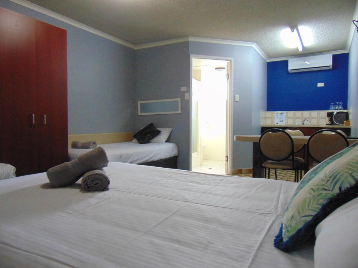 Rockhampton Court Motor Inn Bagian luar foto