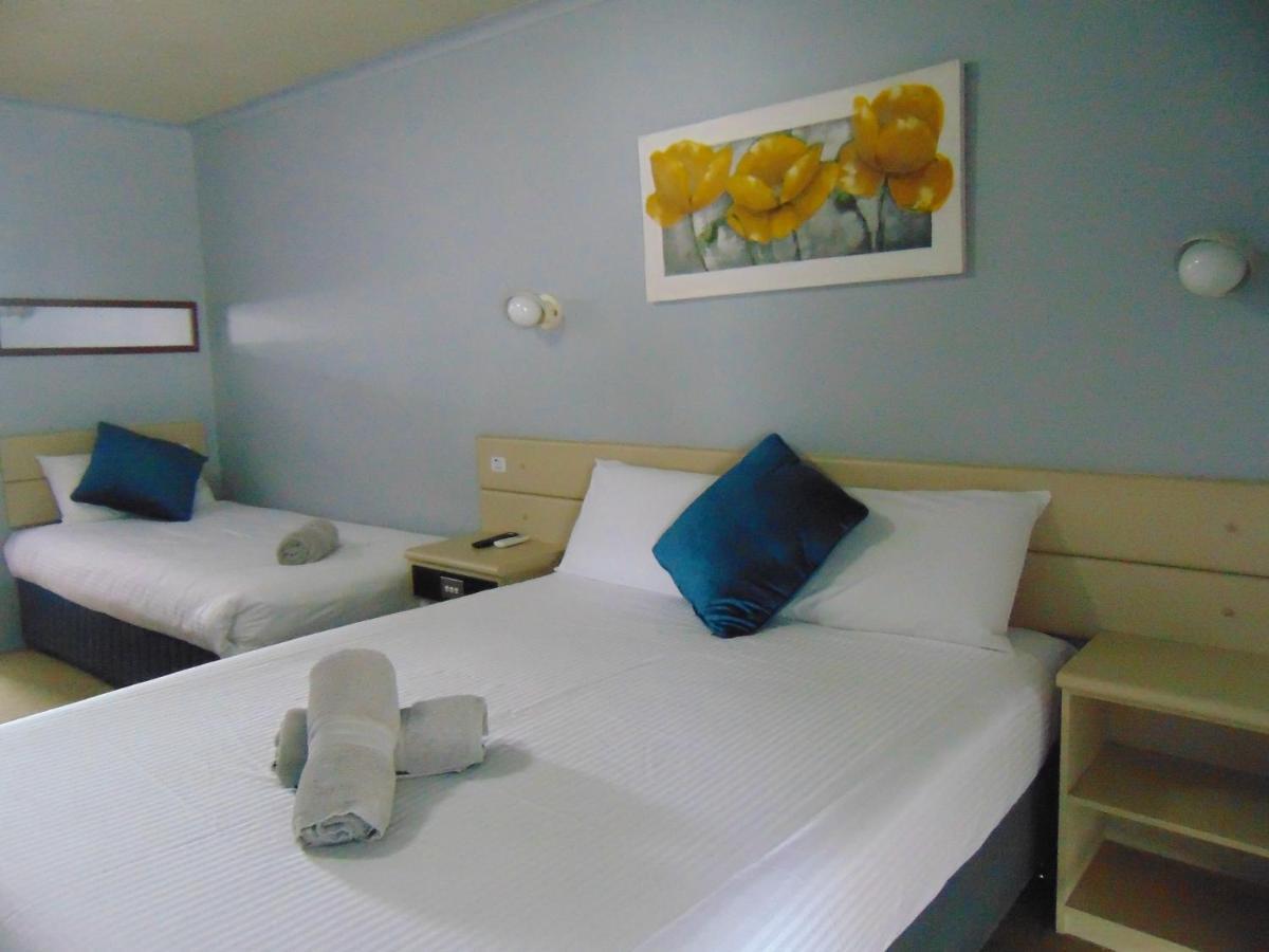 Rockhampton Court Motor Inn Bagian luar foto