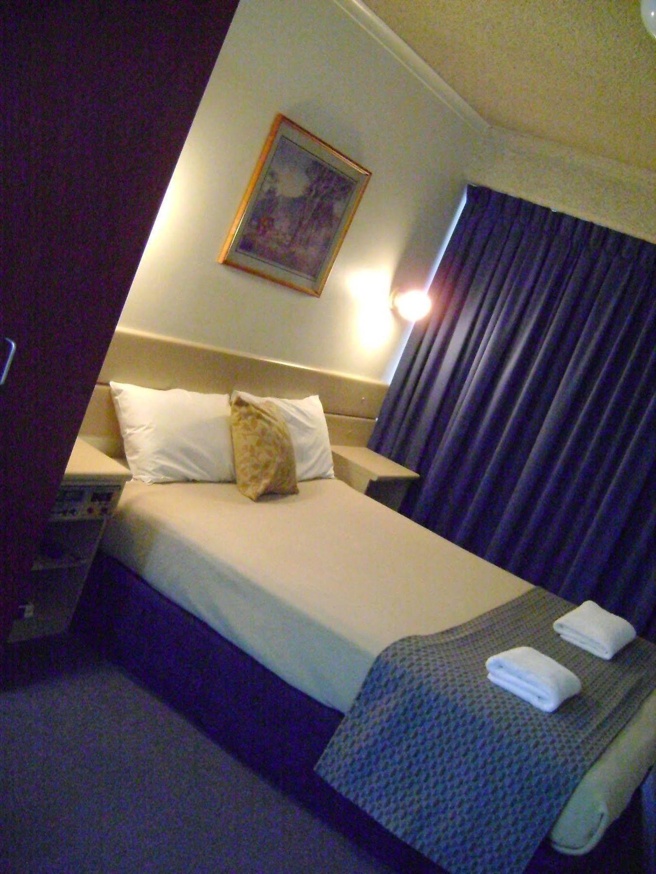 Rockhampton Court Motor Inn Bagian luar foto